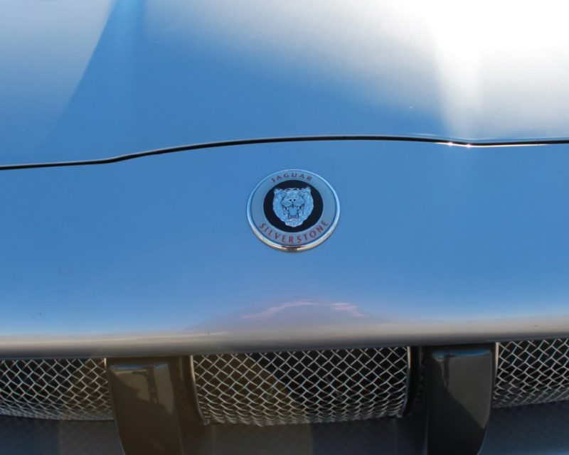 Il Badge della Jaguar XKR Silverstone