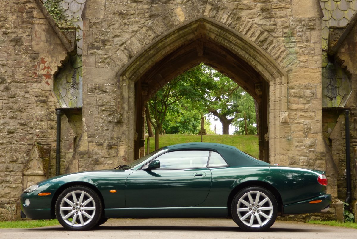 Jaguar XK8 2005 British Racing Green