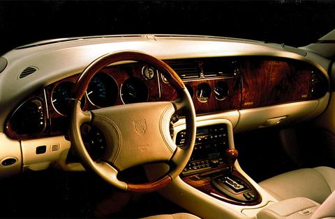 Jaguar XKR 1998 Interni