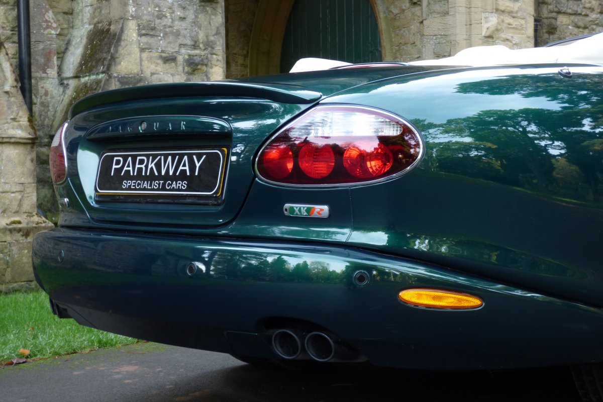 Jaguar XKR 2005 Convertible con il doppio scarico